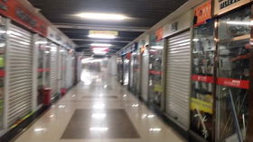 義烏國際商貿城,小商品流通大舞臺,在這里有七萬多個店鋪,每個店鋪后面都是一家工廠,這里就是創業者向往的地方