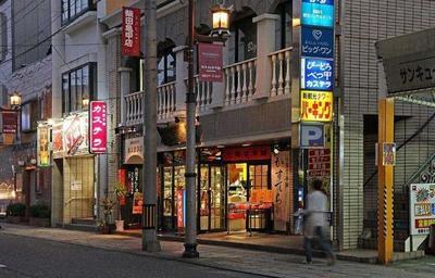 在日本,中國(guó)人遺留的房屋破舊不堪,唐人街鮮有人知,十分冷清!