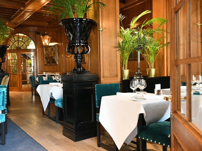 比利時布魯塞爾街頭閑逛 ( 圖8~9)著名的&ldquo;白天鵝咖啡館&rdquo;,馬克思在這里寫了有名的宣言(圖7)尿童小于連,比利時首都布魯塞爾的市標,被稱為&ldquo;布魯塞爾第一公民&rdquo;。滿大街的華夫餅商店